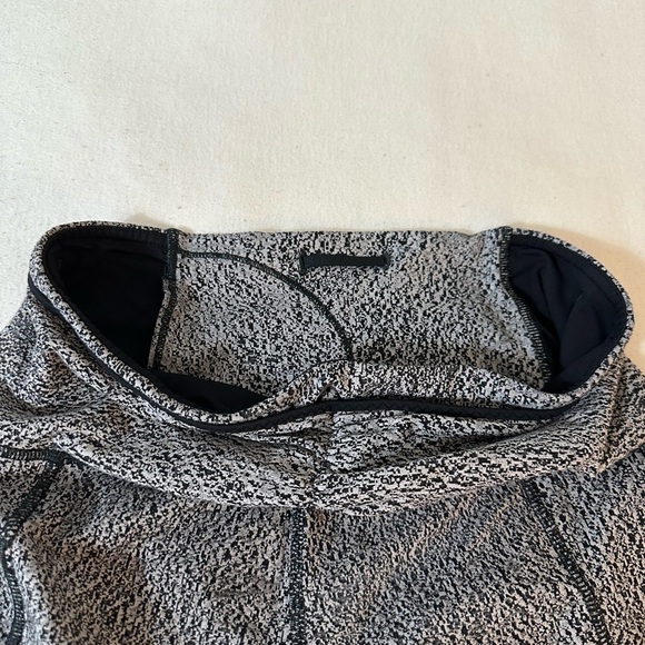 Lululemon High Rise Legging Side Pockets Gray, Black Mesh Around To Ankle Size 6 - Picture 7 of 9